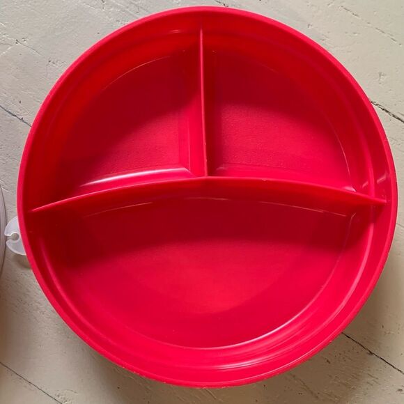 Tupperware set of 2 pink Munchkids divided plate with lids snack lunch school - Picture 3 of 11